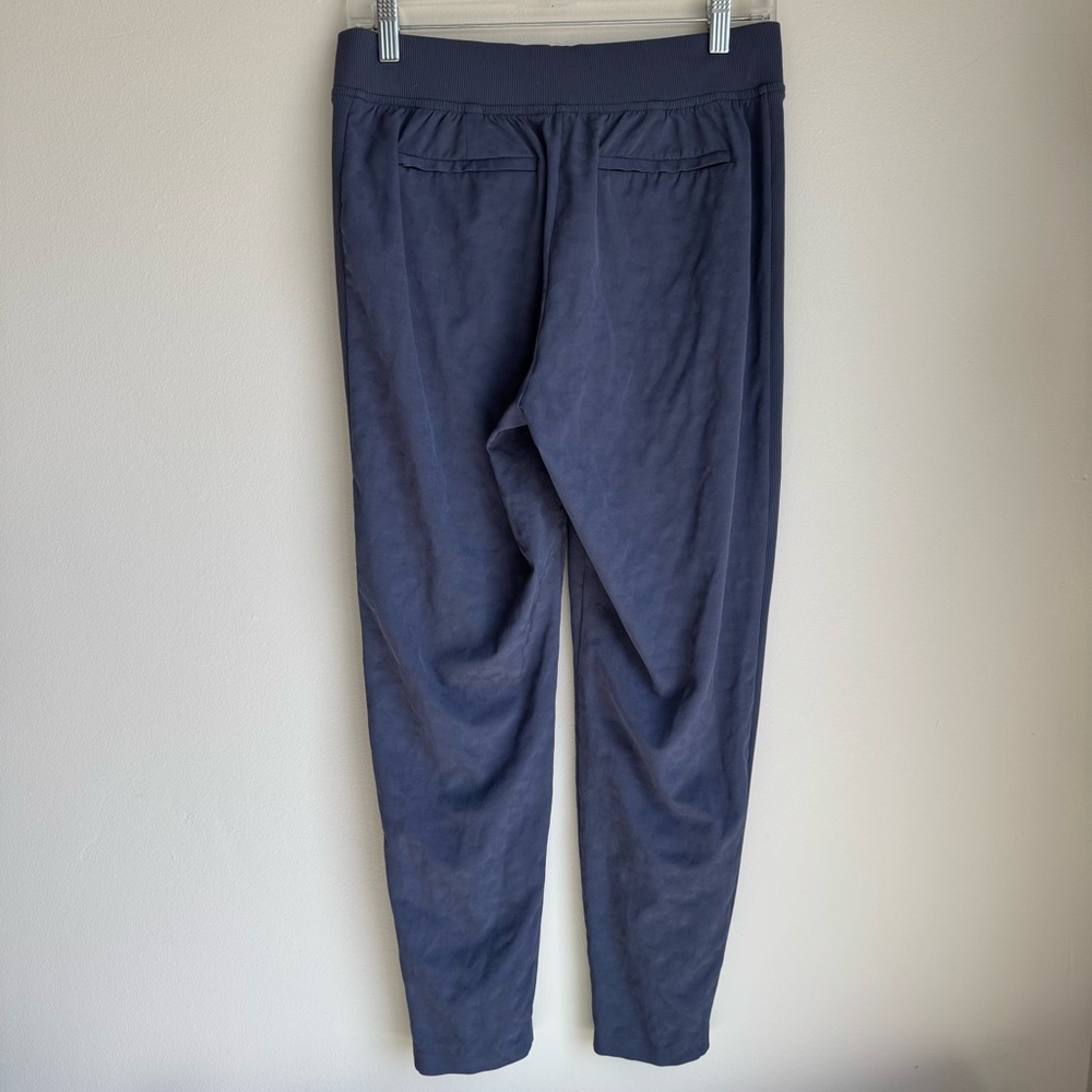 Athleta Woman’s Navy Brooklyn Textured Ankle Pants Size 6 - Picture 3 of 10
